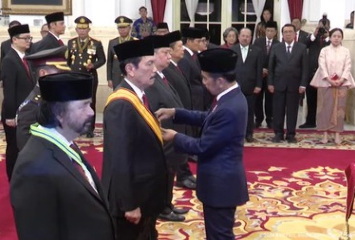Jokowi Beri Tanda Kehormatan kepada Surya Paloh-Airlangga-Prabowo