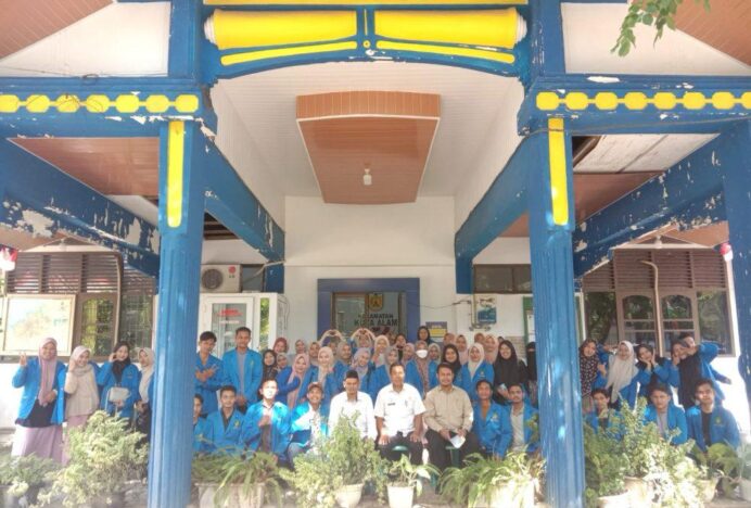 Camat Kuta Alam Lepas Mahasiswa KPM UIN Ar-Raniry Kembali ke Kampus