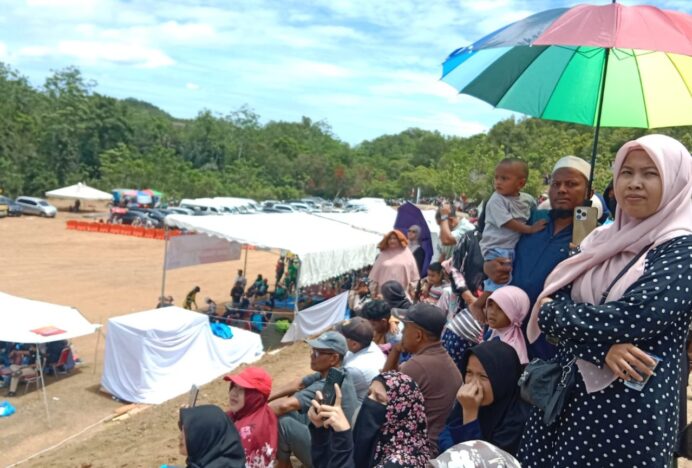 Masyarakat Aceh Besar Padati Venue PON XXI Cabor Paralayang di Sibreh