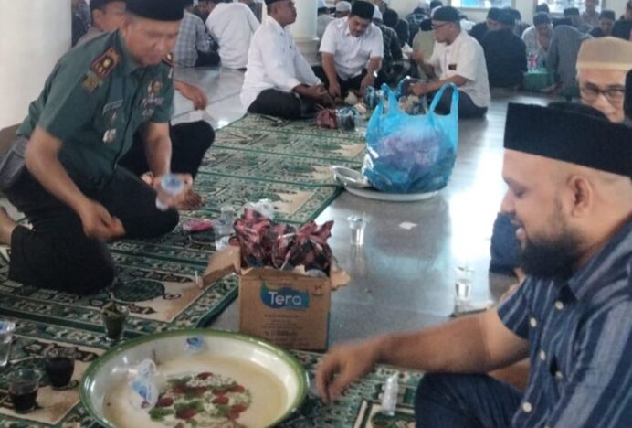 Masyarakat dan Forkopimcam Seulimuem Gelar Maulid Akbar