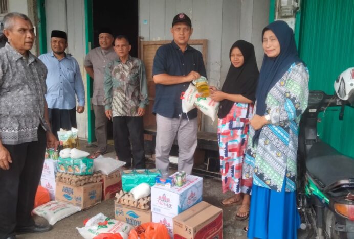 Dinsos Banda Aceh Salurkan Bantuan Masa Panik Bagi Korban Bencana Angin Kencang di Gampong Mibo