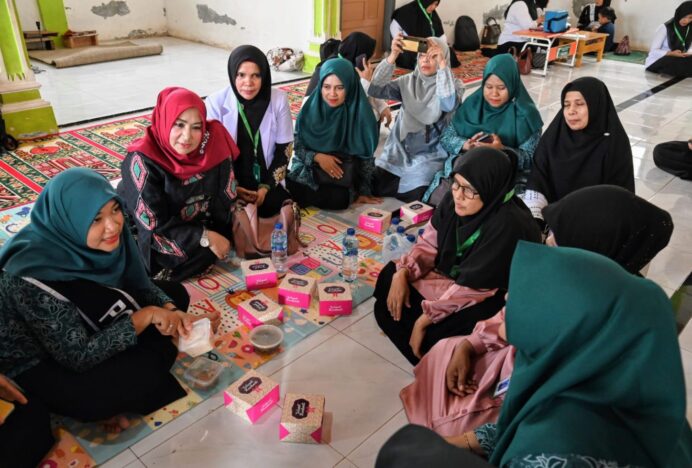 Cut Rezky Handayani Pantau Posyandu di Gampong Lagang