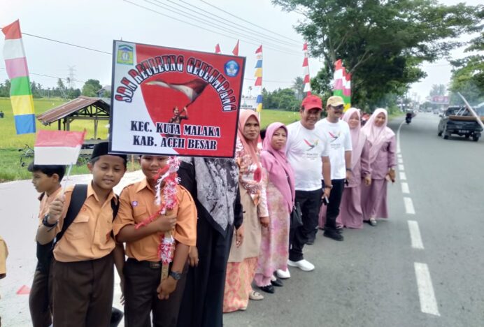 Kadisdikbud Aceh Besar Apresiasi Semangat Siswa dalam Penyambutan Kirab Obor Api PON XXI