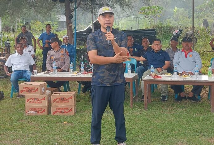 Ketua DPRK Aceh Besar Buka Turnamen Sepak Bola HUT Legend Montasik M024