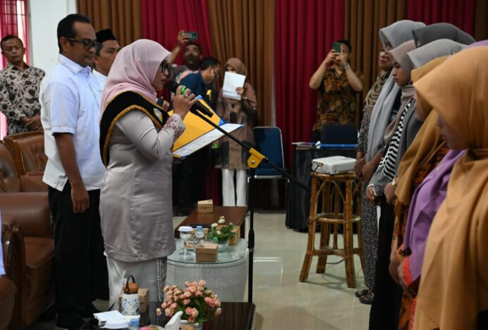 Bunda Literasi Aceh Besar Lantik Forum Perpustakaan Gampong
