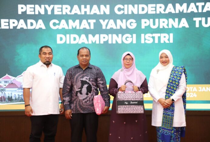 Pj Bupati Aceh Besar Lepas Purna Tugas Camat Baitussalam