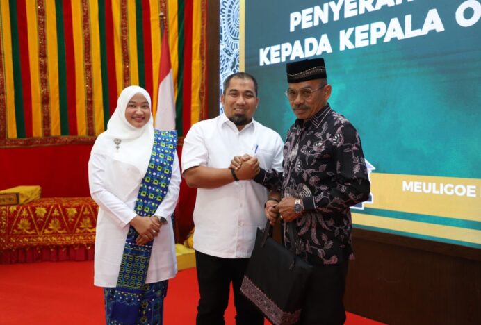 Pj Bupati Lepas Purna Tugas Kadis Perhubungan Aceh Besar Azhari SE