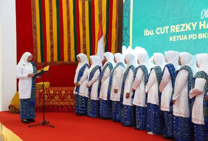 Ketua PD BKMT Aceh Besar Cut Rezky Lantik BKMT Kecamatan Se-Aceh Besar