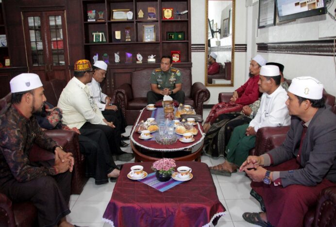 Pererat Sinergi TNI dan Ulama, Dandim 0101/KBA Terima Ketua MPU Kota Banda Aceh