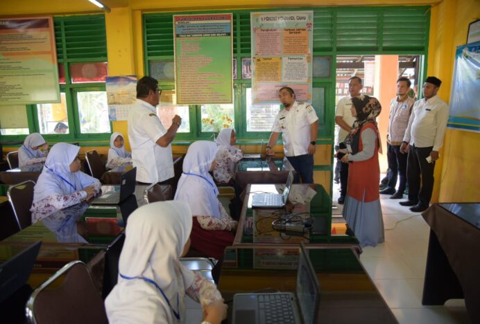 Pj Bupati Aceh Besar Tinjau Pelaksanaan ANBK Tingkat SD