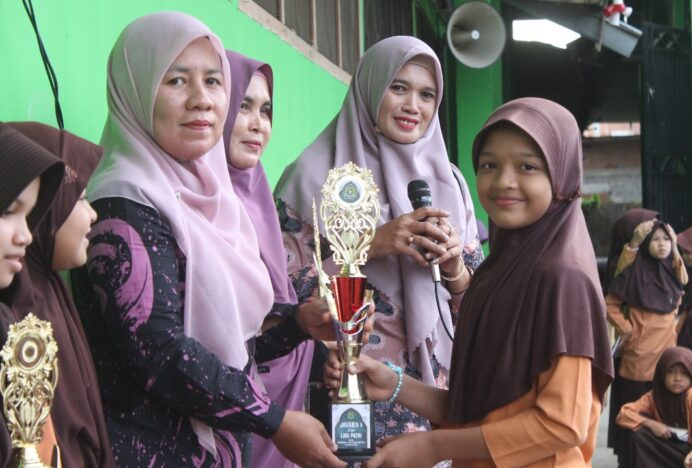 MIN 1 Aceh Besar Kembali Raih Juara Umum 3 Lomba Porseni VI