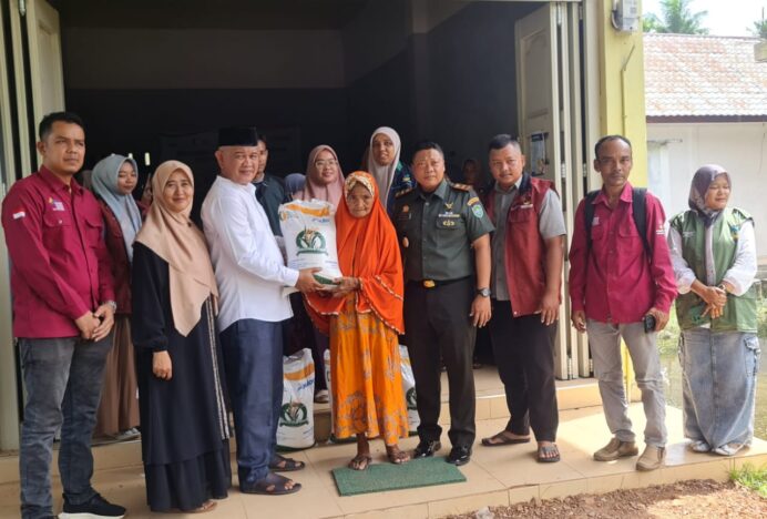 Forkopimcam Darul Kamal Serahkan Bantuan CBP kepada 357 PKM