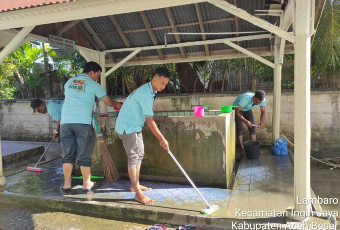 Bersih – Bersih Masjid Salah Satu Program Unggulan Walikota Independen Di Banda Aceh