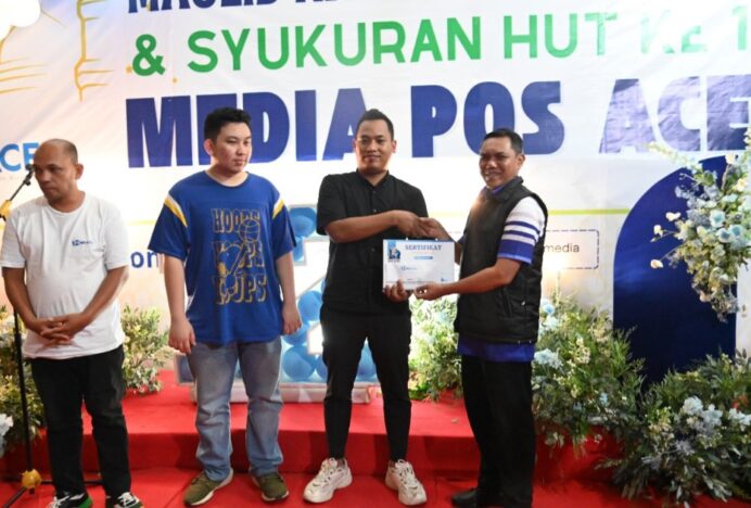 Isnaini Husda Tutup Festival Catur Serahkan Tropi dan Hadiah kepada Juara HUT Ke-12 Media Pos Aceh