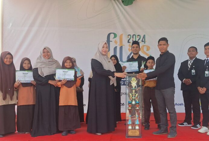 MIN 8 Aceh Besar Raih Juara Umum di FITAS XII Al Falah Abu Lam U 2024