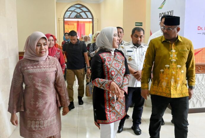 Pj Bupati Aceh Besar Dampingi Pj Gubernur Safrizal Lepas Kepulangan Ketua TP PKK Pusat di Bandara SIM