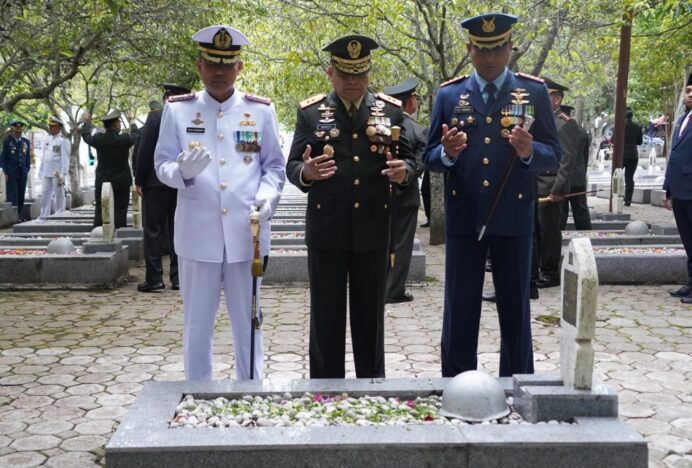 Peringatan HUT Ke-79 TNI, Pangdam IM Pimpin Ziarah Nasional di Makam Pahlawan