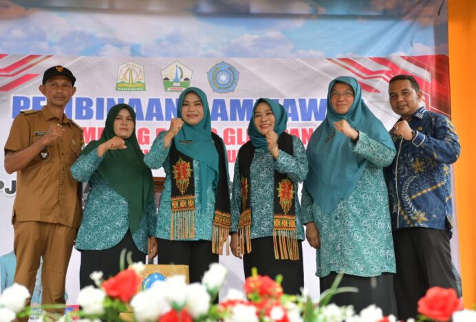 Pj Ketua TP PKK Aceh Puji Keterlibatan Aktif Masyarakat Sukseskan Program PKK di Bireuen