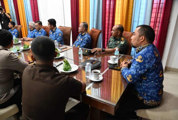 Pj Bupati Aceh Besar Ikuti Rakor Pengendalian Inflasi Melalui Zoom Meeting yang Dipimpin Mendagri Tito Karnavian