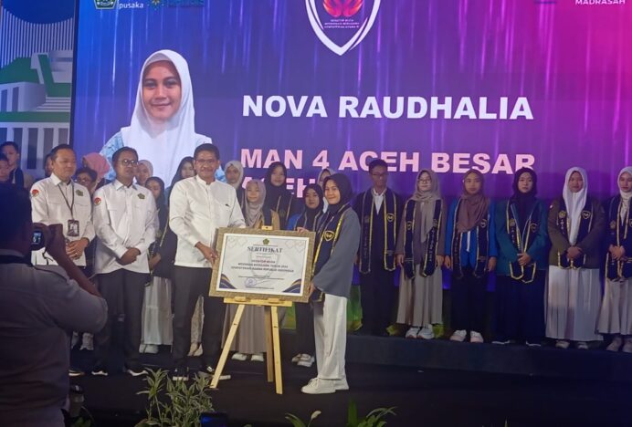 Nova Raudhalia, Siswa MAN 4 Aceh Besar, Terima Piagam Penghargaan Inisiator Muda MB24