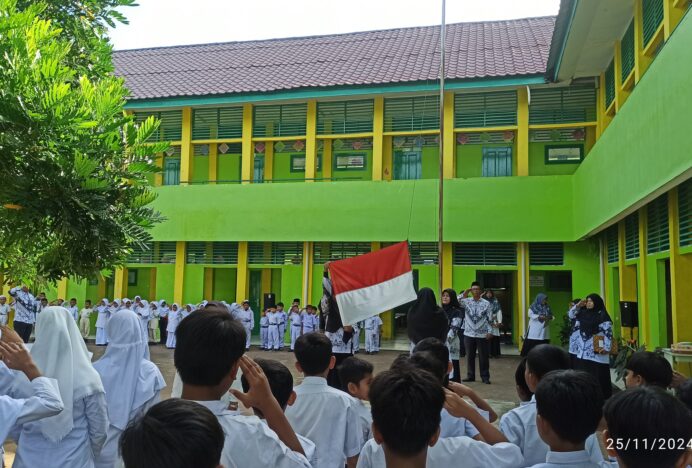 MIN 31 Aceh Besar Gelar Upacara Hari Guru Nasional dengan Penuh Keakraban