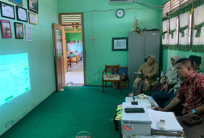 Wujudkan Data Madrasah yang Akurat, Pengawas Madrasah Dampingi MAN Aceh Singkil Isi Aplikasi EDM Tahun 2024