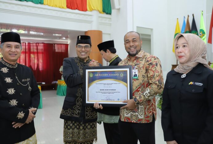 Bank Aceh Raih Penghargaan UIN Ar Raniry Awards