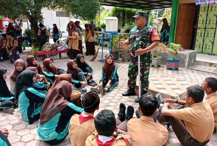 Babinsa Lampeuneurut Ujong Blang Semangati Pelajar SMPN 1 Darul Imarah