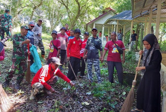 Ratusan ASN dan Masyarakat Gotong Royong di Makam Panglima Polem