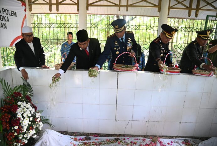 Peringati Hari Pahlawan ke-79, Pemkab Aceh Besar Ziarahi Makam Panglima Polem