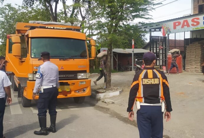 Dishub Kota Banda Aceh Tertibkan Truk Langgar Aturan Masuk Kota