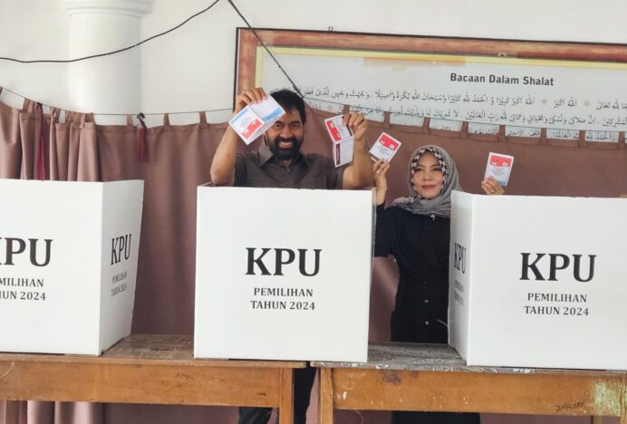 Calon Gubernur Aceh Mualem Coblos di TPS 2 Gampong Mane, Ajak Masyarakat Aceh Jangan Golput