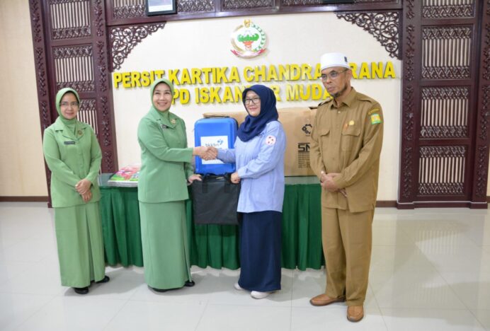 BKKBN Aceh Serahkan BKB Kit Stunting kepada Persit Kodam Iskandar Muda