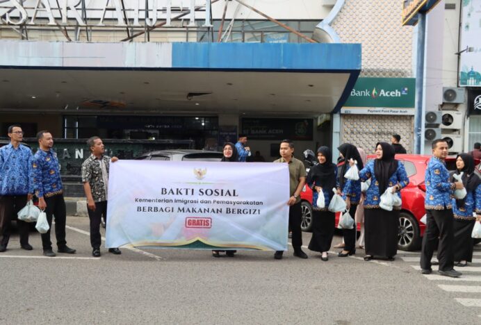 Imigrasi Banda Aceh Gelar Bakti Sosial “Berbagi Makanan Bergizi” untuk Warga