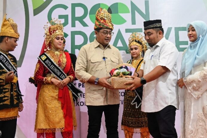 Menteri Ekonomi kreatif Buka Workshop Green Creative Bersama Pelaku Ekonomi Kreatif di Aceh Besar