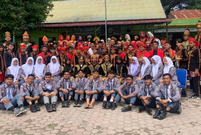 Kepala MAN 1 Aceh Tenggara Lantik Pengurus OSIM Periode 2024-2025