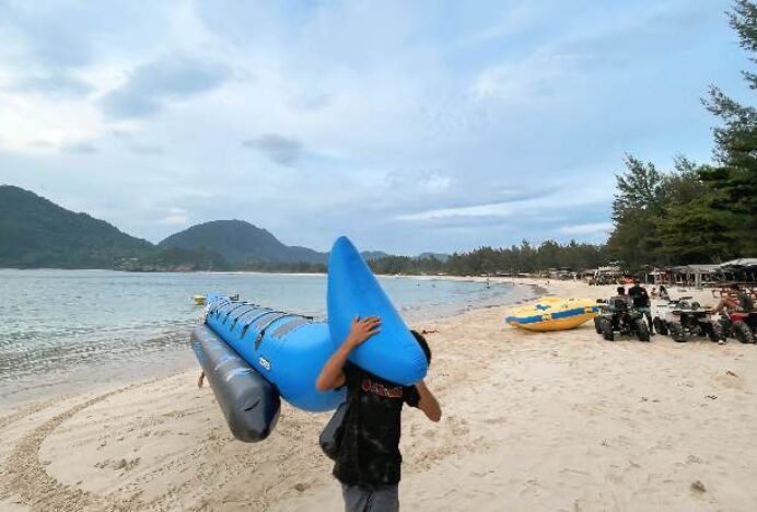 Destinasi Wisata Pantai Lampuuk Aceh Besar Tawarkan Beragam Sensasi