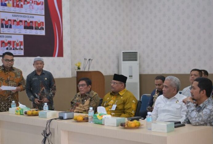 Pj Gubernur Safrizal Pantau Hasil Perhitungan Suara Sementara Pilkada di Aceh