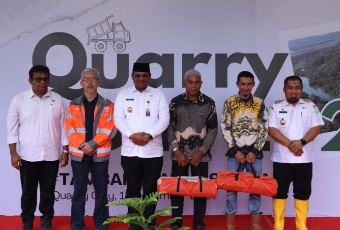 SBA Reklamasi Bekas Tambang dan Lepas Ribuan Ikan Kakap Putih di Krueng Raba