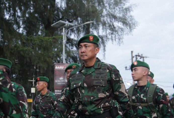 Dandim 0101/KBA Ikut Serta dalam Gerak Jalan Partisipasi Peleton Beranting YWPJ Yonif 115/ML di Banda Aceh