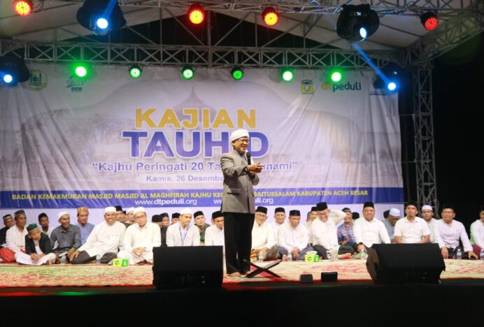 Ribuan Masyarakat Aceh Besar Padati Tausiah Ustadz Aa Gym di Kajhu