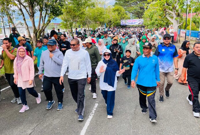 Ribuan Warga Ikut Jalan Santai HAB ke-79 Kemenag Aceh Besar di Kota Jantho 