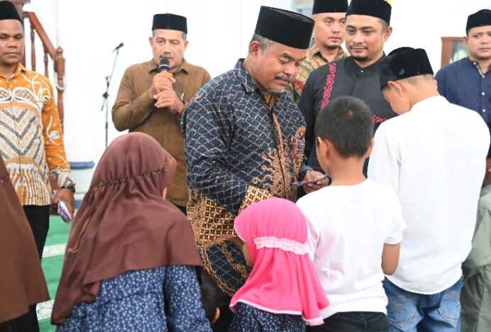 Kecamatan Darul Imarah Gelar Maulid dan Santunan 402 Anak Yatim