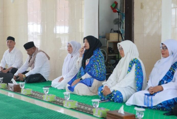 Ketua BKMT Aceh Besar Silaturahmi dan Pengajian di Lhoknga