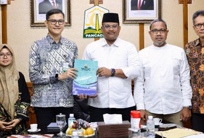 Pj Gubernur Aceh Tetapkan Raisul Mukhlis Dirut BPRS Mustaqim Aceh