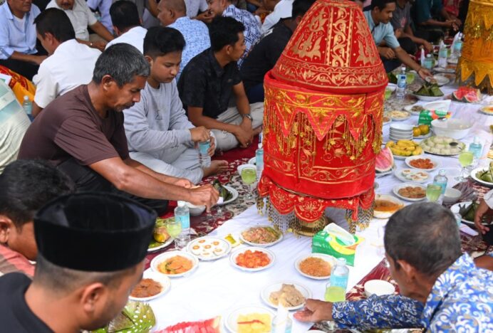 Ribuan Masyarakat Nikmati Khanduri Molod di Kota Jantho