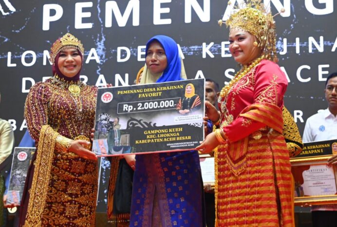Gampong Kueh Aceh Besar Juara Favorit Lomba Desa Kerajinan Dekranasda 2024