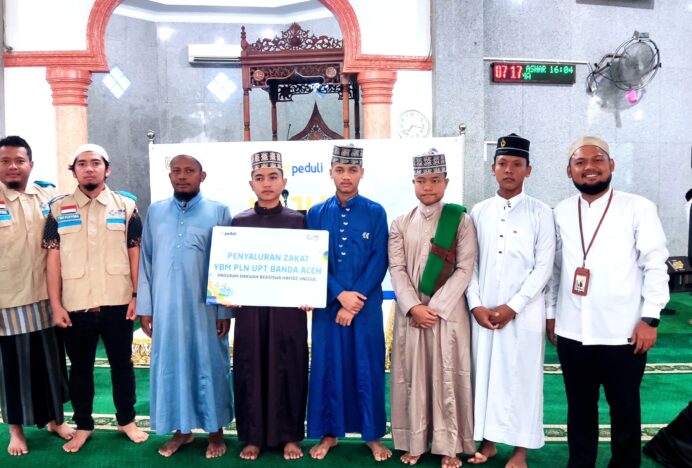 YBM PLN dan DT Peduli Aceh Salurkan Zakat Program Beasiswa Santri Hafidz