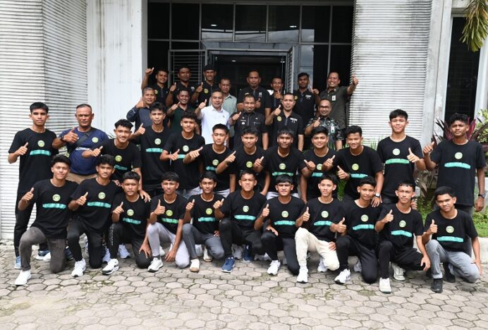 Pj Bupati Aceh Besar Lepas Tim PSAB, Harapkan Menjadi Juara Piala Soeratin U-17 di Solo