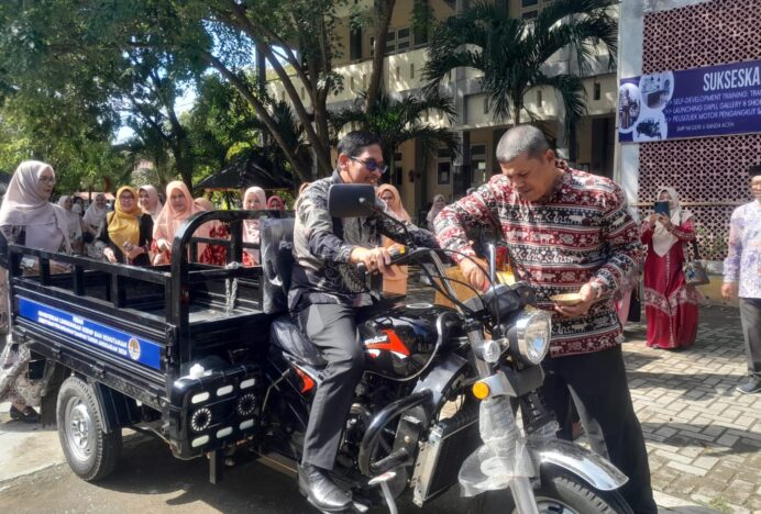 SMP Negeri 6 Kota Banda Aceh Resmi Gunakan Becak Motor Pengangkut Sampah Hibah KLHK